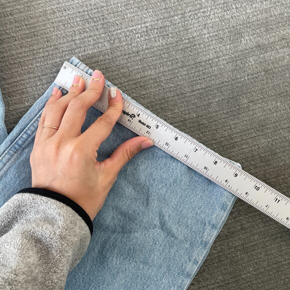 Levi's Jeans Women 27 Light Wash Ultra High Rise Loose Button Fly Casual Classic - Picture 10 of 10